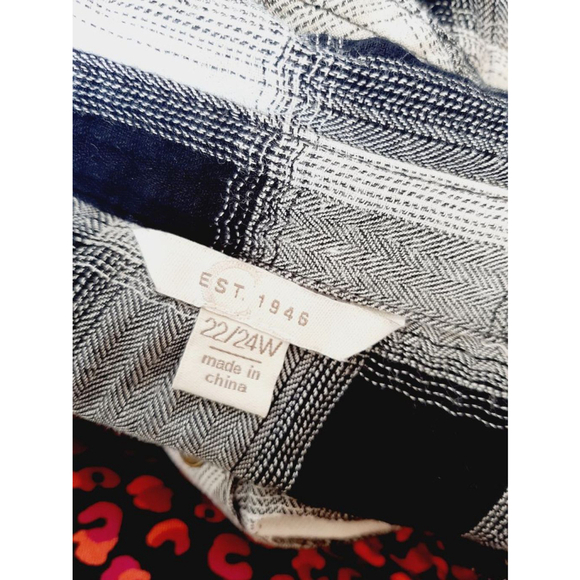 Women's Cato Black and White Plaid cropped Flannel Shirt Size 22W - Picture 3 of 4